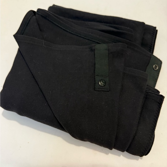 Lululemon Vinyasa Black Scarf with Snaps Button Accent - Picture 3 of 4